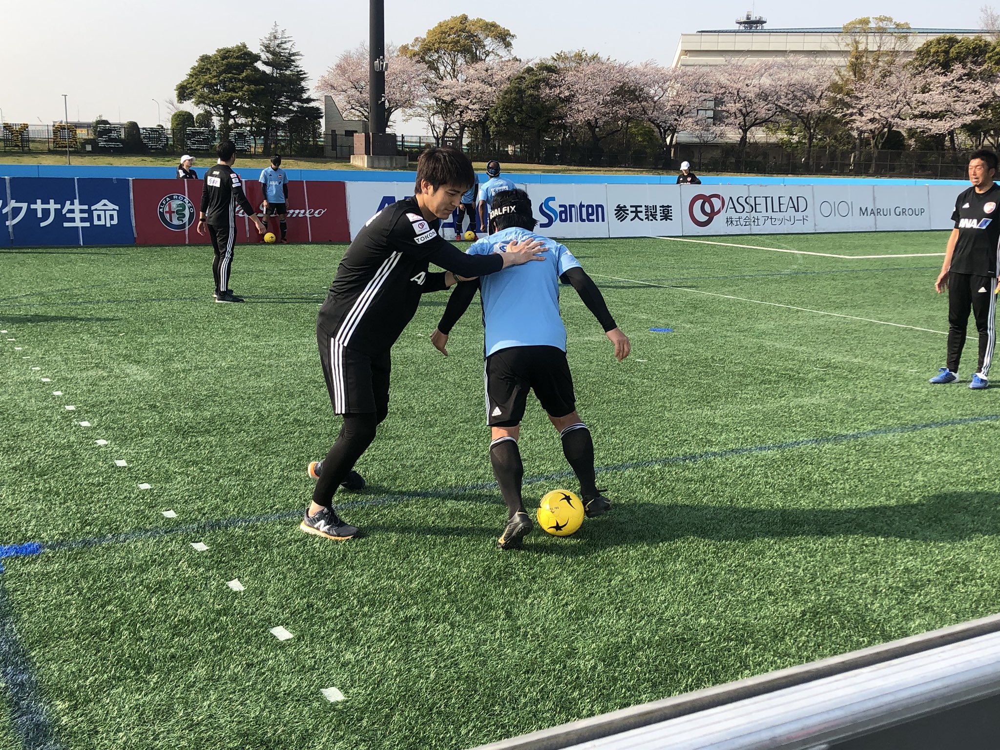 和田拓 Taku Wada Twitter પર 今日はブラインドサッカー日本代表の練習を見学させていただきました 先日試合を初観戦しましたが 練習も凄い コーチングに活かせる要素があると思いました コーチやボランティアの方とのワンチームの感じも素晴らしかった