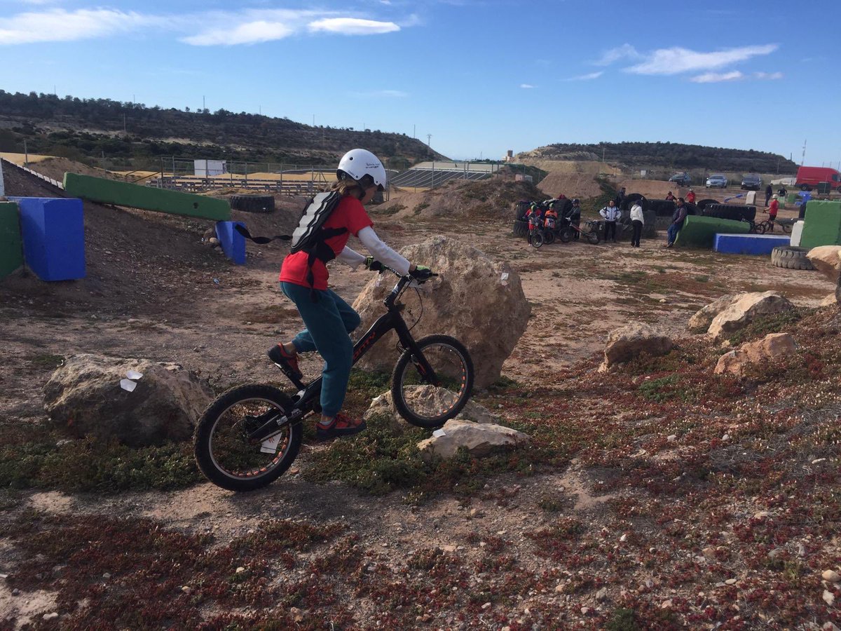 Hoy entrenamiento de la escuela del Club Trial Bici Cartagena en el circuito de trial de Mazarrón preparando la próxima prueba del campeonato regional del 14/4💪💪

#clubtrialbicicartagena #escueladetrialbici #entrenamiento #pequeñoscampeones #Mazarrón #CiclosCurrá #MarnysSports
