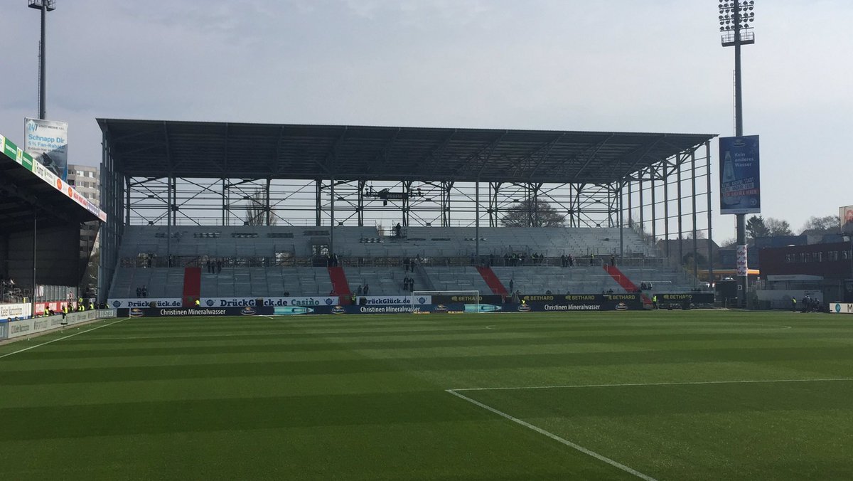 YtMerge's tweet image. #KSVFCSP Neue Tribüne steht!