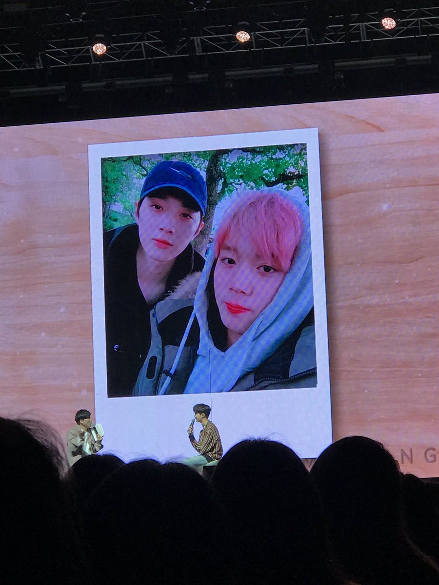 whereismoment11's tweet photo. 2019/04/06🌞💞 มี
ควานลินพูดถึงจีฮุนในแฟนมีตที่เกา
 "ตอนที่ถ่ายทำอยู่ พี่เขาก็เรียกผมมาถ่ายรูปด้วยก่อน"
#wannaone #워너원 https://t.co/8f89uFy9ED