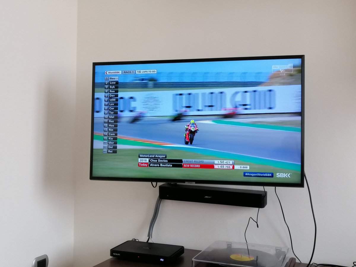 8sary8's tweet photo. #AragonWorldSBK forza Ducati @DucatiMotor @19Bautista https://t.co/yDg7U7WSxF