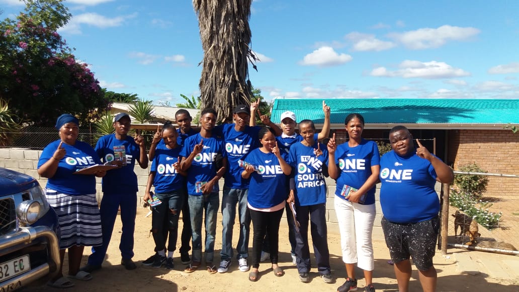 DAEasternCape's tweet photo. Activists in AquaPark, Kirkwood engaging with residents on the DA's plan for change and #OneSAForAll. Residents have had enough of poor service delivery by the ANC provincial government. They want #ServiceDeliveryNow and #HonestProfessionalPolice https://t.co/JlhMbQ72xn