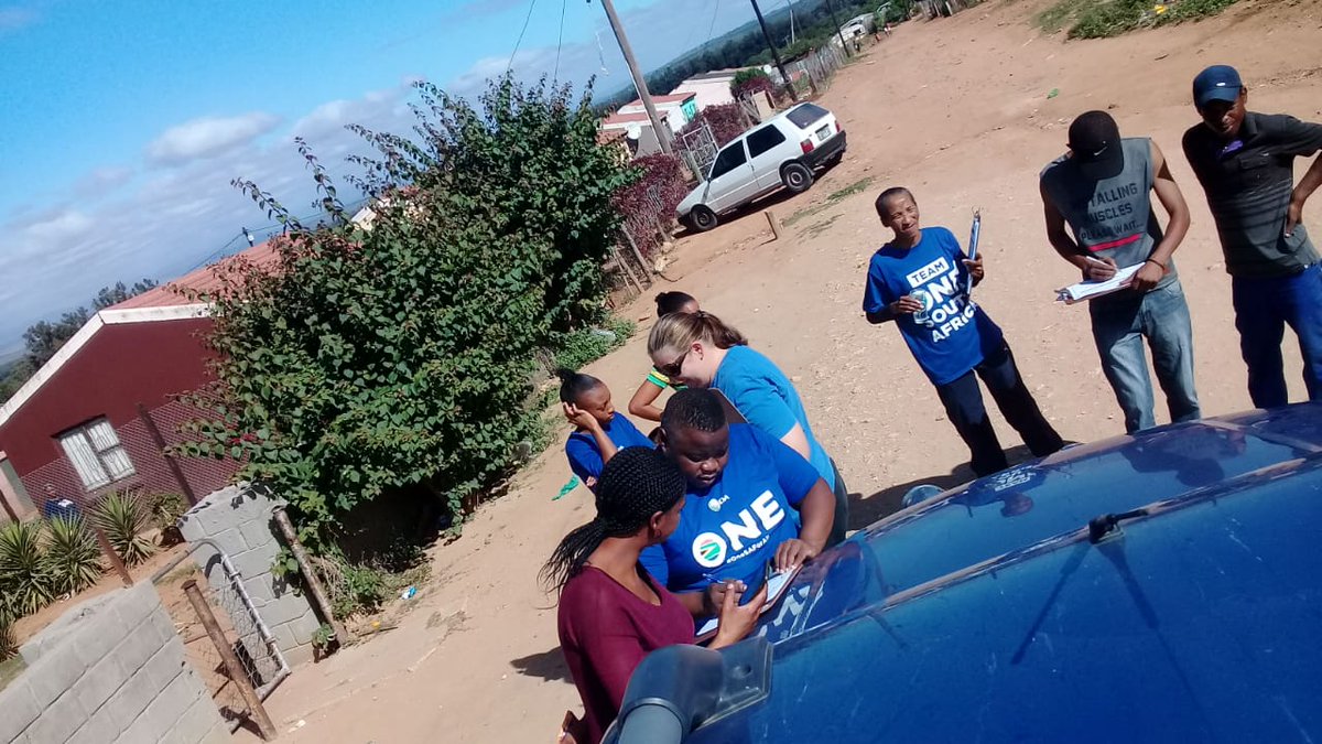 DAEasternCape's tweet photo. Activists in AquaPark, Kirkwood engaging with residents on the DA's plan for change and #OneSAForAll. Residents have had enough of poor service delivery by the ANC provincial government. They want #ServiceDeliveryNow and #HonestProfessionalPolice https://t.co/JlhMbQ72xn