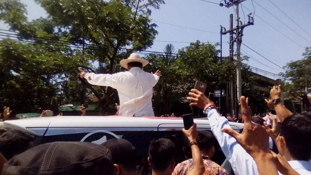 barbatopdesain's tweet photo. Prabowo Targetkan 90 % Kemenangan di Jawa Barat https://t.co/wLMlEIZBlX https://t.co/bzXTexk0Rq