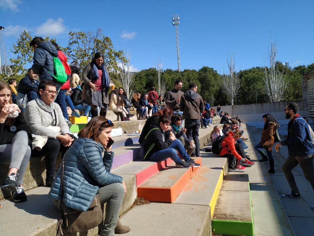 APaMMs's tweet photo. Segona fase del #FemMatemàtiques a Montgat! Després de la prova individual un bon esmorzar https://t.co/T4Dp9wk1Uh