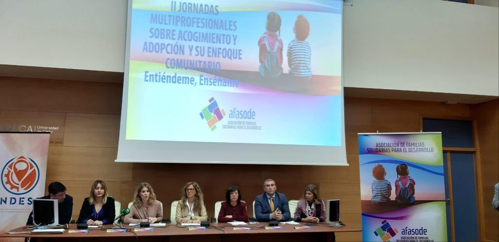AnaMestrePP's tweet photo. He podido trasladar el compromiso del nuevo gobierno de la @AndaluciaJunta con la mejora del sistema de adopción y familias de acogida. 
👨‍👩‍👧‍👦 👨‍👨‍👧👩‍👦‍👦 Estatuto de la Familia acogedora. 
🚶🏻‍♂️🚶‍♀️III Plan Andaluz de Infancia y Adolescencia 2021-2025. #Afasode https://t.co/ADEtZxIVKk