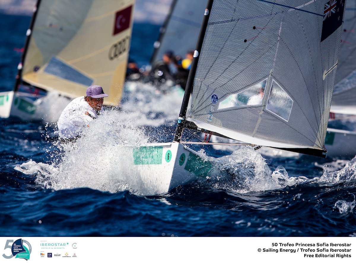 TrofeoSofia's tweet photo. Yes! We have D Flag for the @Finn_Class.

Let's go for the #SofiaIberostar Medal Races 💪 https://t.co/WkZFlcAt35