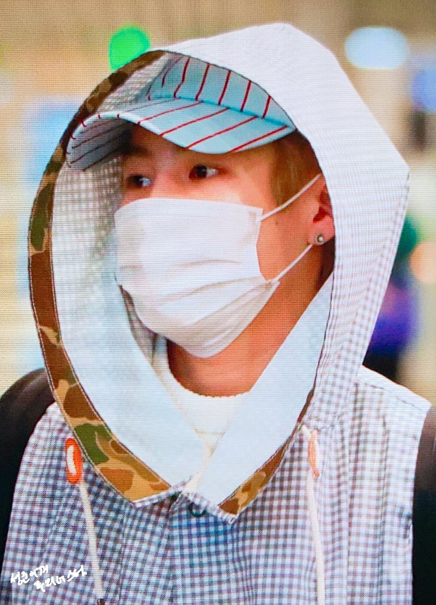 190406 한국도착 🙋‍♂️🙋‍♂️🙋‍♂️ 애깅이 수고했오❣ 
#하성운 #성운 #SUNGWOON #ハソンウン #河成云 #BIRD #루미너스타 @gooreumseng @HSW_officialtwt https://t.co/2GX8oexpu3