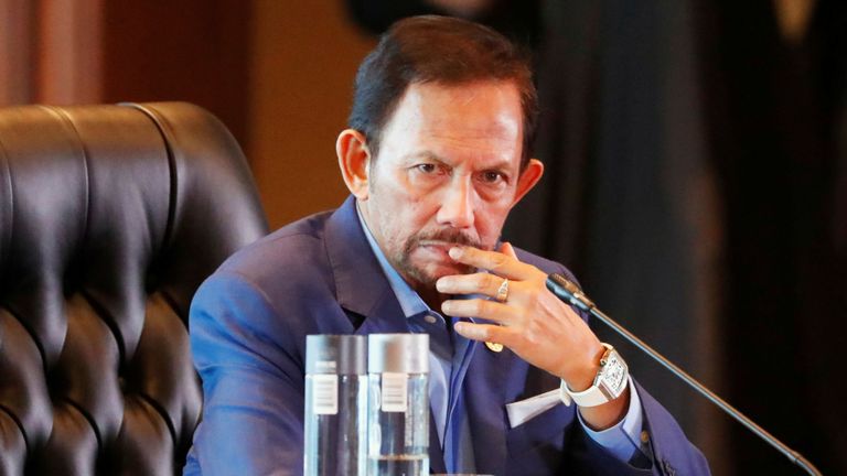 Dr_MatthewSwann's tweet photo. @SkyNewsBiz Sultan Hassanal Bolkiah's big ears would be great to grab hold of whilst getting a blow-job from him? Does he spit or swallow?
#faghater #homophobe #SultanofBrunei #SultanHassanalBolkiah #Brunei https://t.co/60rIdRV541