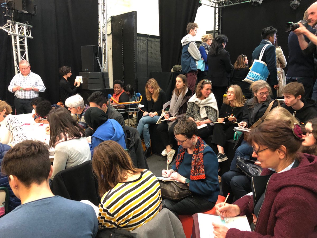 #succès #atelier ⁦<a href="/EcoleLISAA/">LISAA</a>⁩ #GraphicDesign #motion #design #animation #mode #architecture <a href="/lemonde_campus/">Le Monde Campus</a>⁩ #orientation #O21 ⁦<a href="/MarineTitoff/">Marine Titoff</a>⁩ ⁦<a href="/Agnes_Nicolas/">Agnès Nicolas Ifker</a>⁩ ⁦<a href="/vanessafarnot/">Vanessa Farnot</a>⁩ ⁦⁦<a href="/ConstanceGrison/">Constance Grison</a>⁩ ⁦<a href="/maud_andrea/">Maud-Andréa Bidet</a>⁩