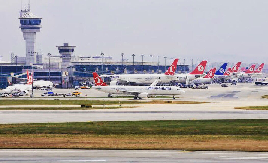 Atatürk havalimanı taşıması, tamamen bitmek üzere.
İstanbul’da taşınma nedeni ile kapanan tüm yolların açıldığı açıklandı. 
Taşınmayan tek şey “Atatürk” ismi oldu, onu da zaten biz kalbimizde taşıyoruz.