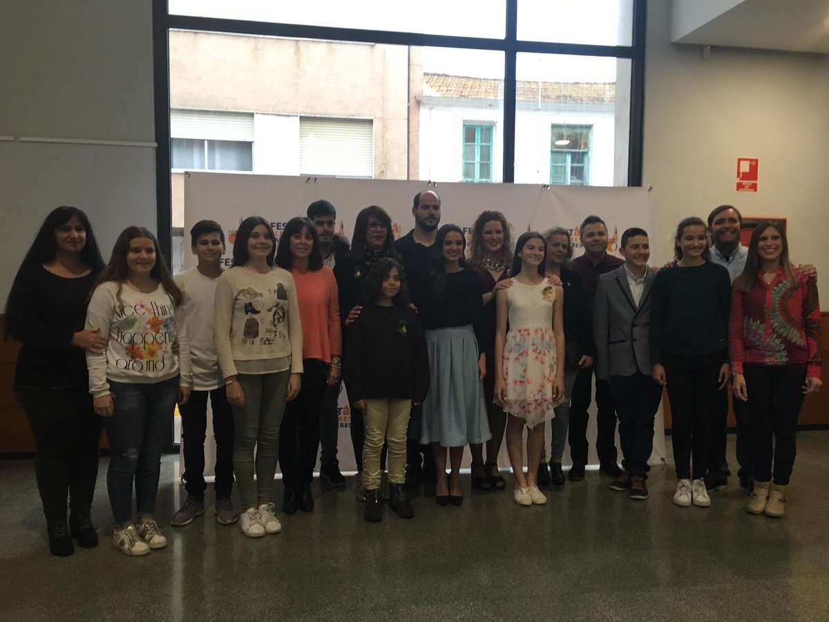 La fallera major de València, Marina Civera, en l'entrada a la gala de lliurament dels premis <a href="/LletresFalleres/">Lletres Falleres</a> #plf19 i amb els quals #Alpesa col·labora patrocinant el premi Portal de Valldigna al millor poema líric d’un llibret de falla.