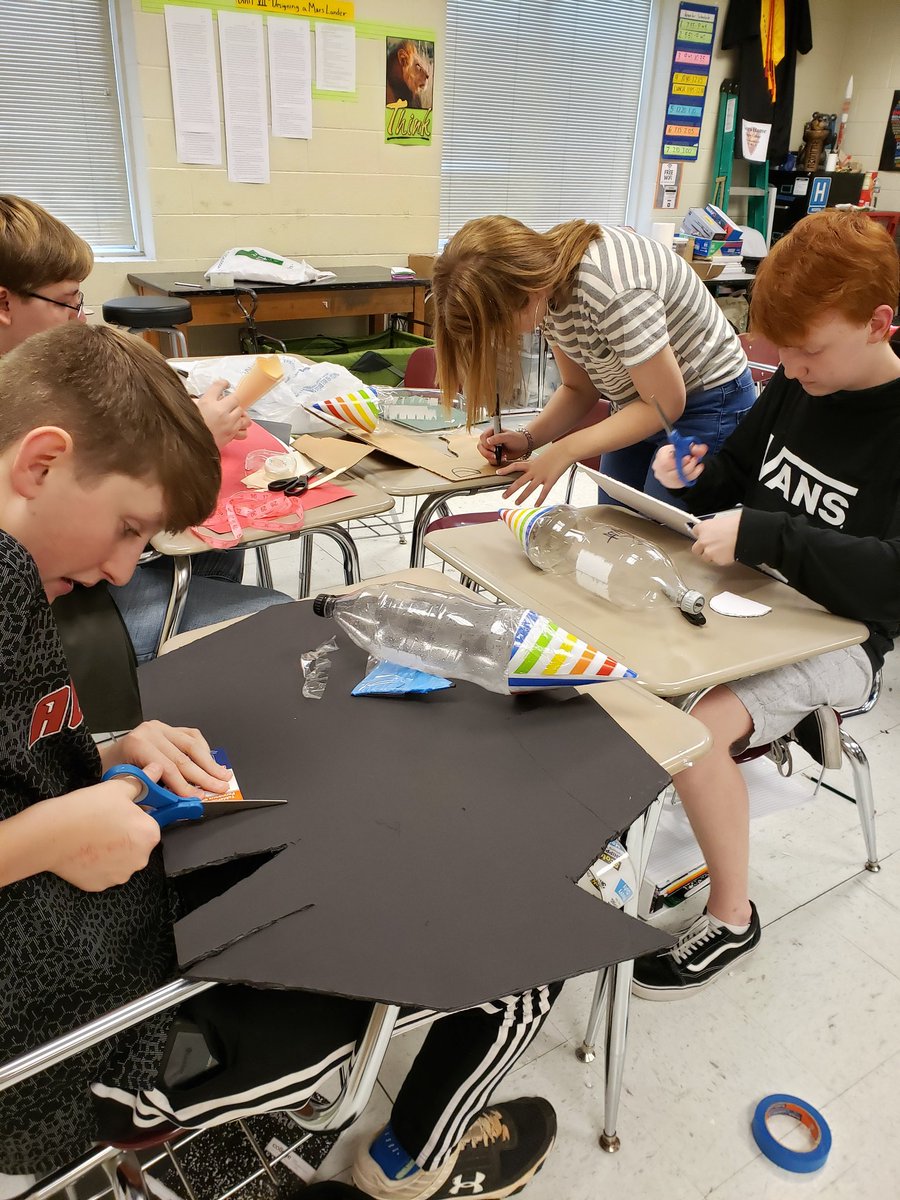 ibscience17's tweet photo. @jcibmiddle 8th grade science engineers begin designing their water bottle rockets. #transfering_knowledge #IB_risktakers #IB_knowledgeable #IB_Design Countdown to Monday's first launch! @JCIBSchool @JEFCOED @4Awbe @jolisaintsfan @amykfmurphy https://t.co/FpCigV3Ij7