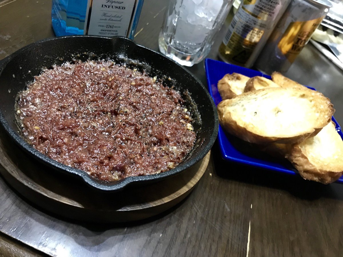 コンビーフのアヒージョ カマンベールのアヒージョ どっちも罪な味だけど これを組み合わせてしまったらとんでもなくギルティなのでは Togetter