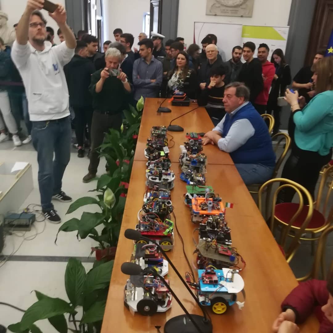 RoboVallauri's tweet photo. #romecup2019 - Day 4: la finale conferma la classifica. Per noi 5°posto. Grande #emozione per i ragazzi che hanno partecipato alla manifestazione. L' #ovazione ricevuta ripaga il grande lavoro svolto
#rome #roma #campidoglio #finale #vallauri #fossano #robovallauri #universita https://t.co/oGgWALRp7b