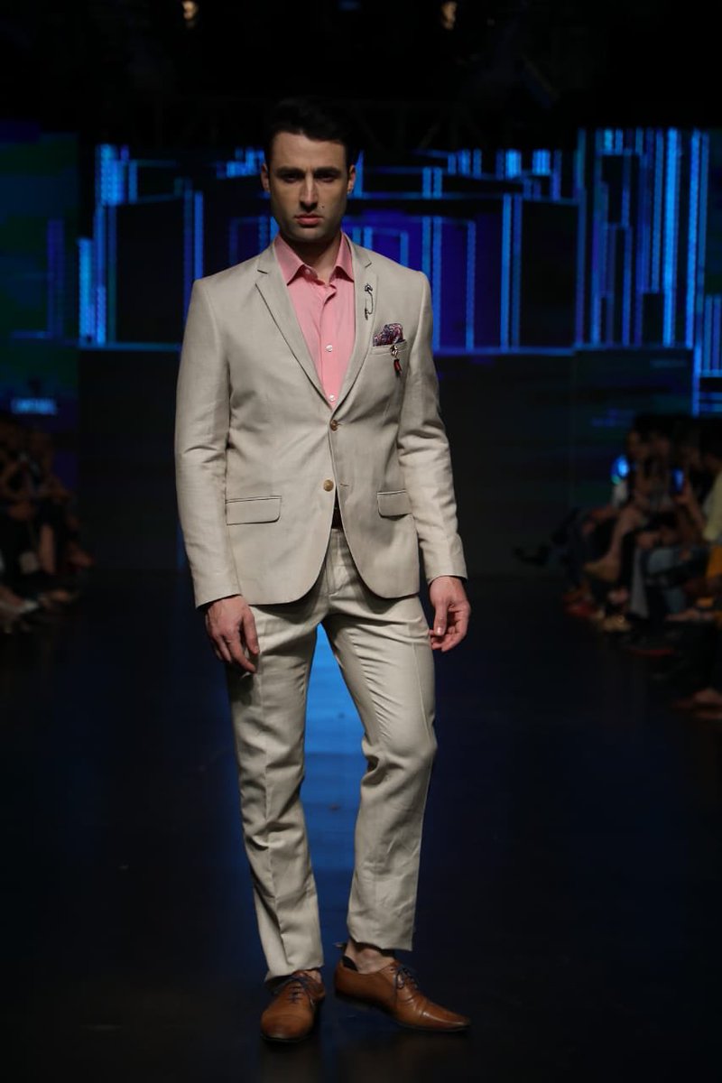 IRW_IFFD's tweet photo. #Menswear #partner @cantabilindia at #indiarunwayweek #season11 .
.
.
.
 #iffd #irw https://t.co/FXmvOHdFW8