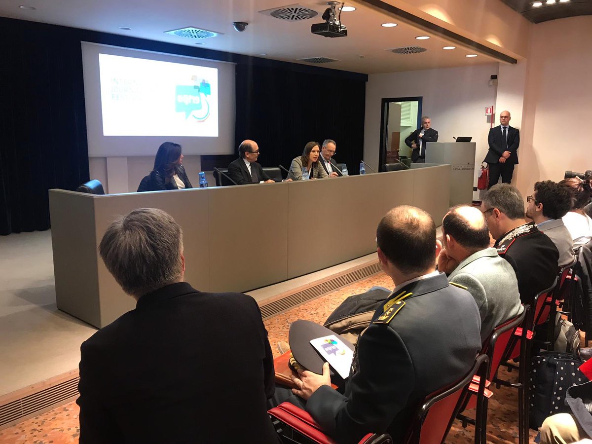 AgspPerugia's tweet photo. L’@AgspPerugia al @journalismfest con “La grande cronaca, sul campo oggi come ieri”. Con Cafiero de Raho, Vitale, Cartolano. Modera @silviabalducci https://t.co/8Yz3I63uOd