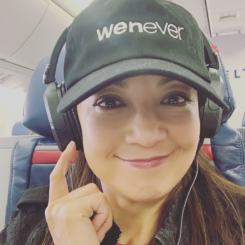 PortalMingNaBR's tweet image. 📷 | @WenEverbyMingNa: Big headphones means "Do not disturb" on a plane. 🎧🎧🎧 Love this part of flying. ✈✈✈ #movietime 🎬👏👏👏 •••••••••••••••••••• 
Make sure to also drink plenty of water and enjoy downtime #wenever you can. 

++⬇️