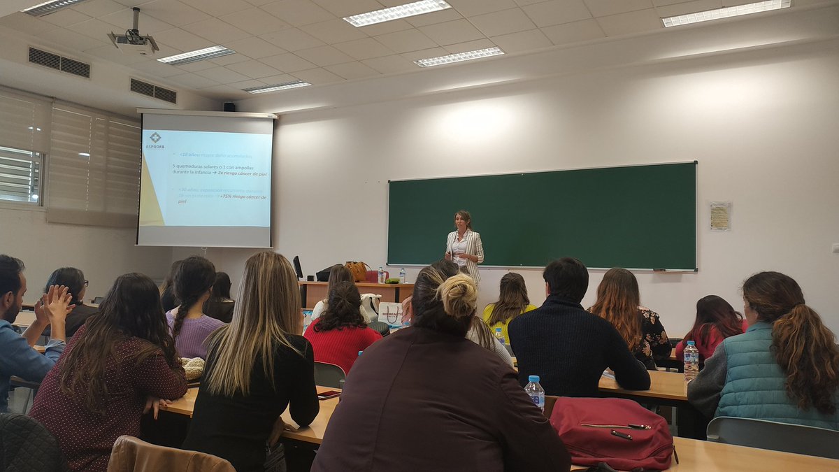 ASEFAAsev's tweet photo. Taller de @le_chat_n0ir sobre fotoprotección de @asprofa en el último día del #IIICEFAS https://t.co/QU3wPisrBt