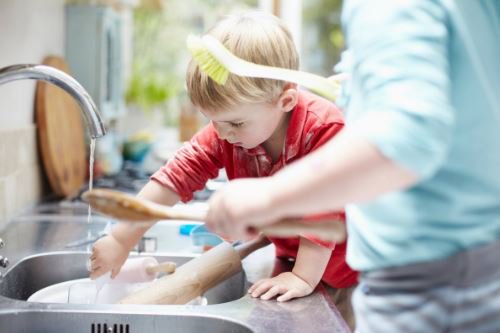 NorthumbrianH2O's tweet image. Catching up with a few household chores today? 
Using a bowl when hand washing dishes uses 60% less water, and can save you over 17 litres per day. #WaterTips #Waterwise