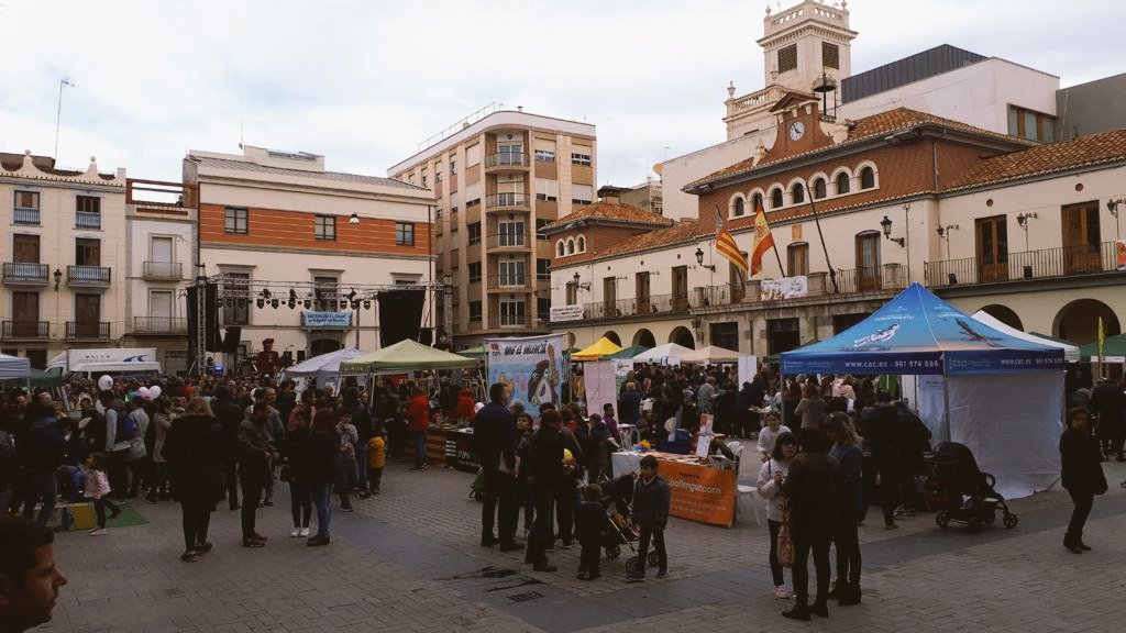 BullentEdicions's tweet photo. 📌🌞Cap de setmana de #Trobades2019
A #Nules, paradeta de llibres Bullents #SomiSeremParaules 📚
@escolatv https://t.co/uPlcUMFU6M