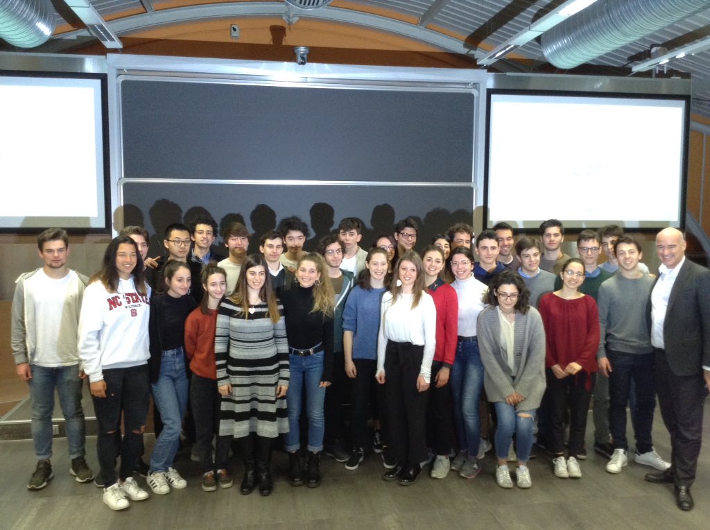 polimi's tweet photo. Il Rettore con alcuni degli studenti che hanno ottenuto i migliori risultati al test di ingresso per l'anno accademico 2018-2019 e che oggi sono iscritti al @polimi
#opendaypolimi https://t.co/TAyUQRJU0W
