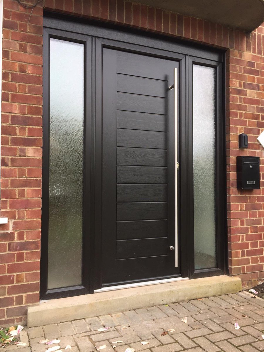 custom_choice's tweet photo. Palmero Solidor installed this week in Peterborough. @SolidorLtd 
Click the link to design your own dream door 🚪 
https://t.co/IXnNnLxKIU https://t.co/BFl9iAQ2lW