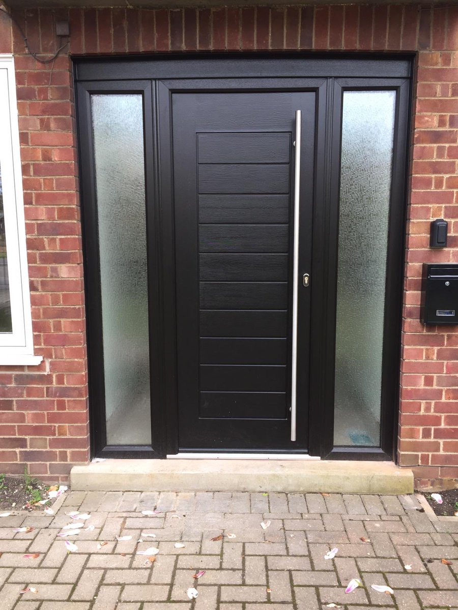 custom_choice's tweet photo. Palmero Solidor installed this week in Peterborough. @SolidorLtd 
Click the link to design your own dream door 🚪 
https://t.co/IXnNnLxKIU https://t.co/BFl9iAQ2lW