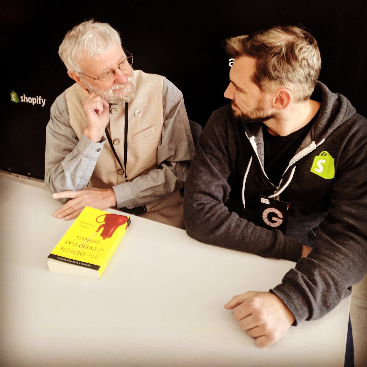 vadimts's tweet image. Having a chat with @jnd1er 😉 #ux #uxdesign #design