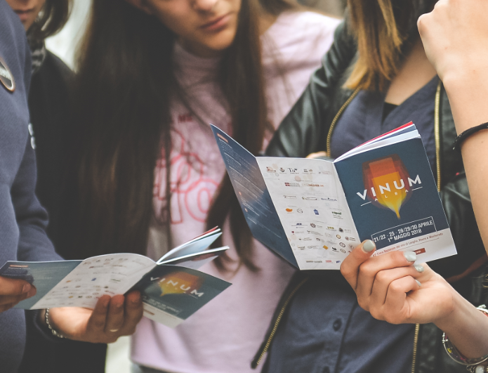 Conosci tutte le esperienze di #vinumalba 2019 👉 bit.ly/2Kd81Ss?
📌Carnet  completo, 📌VINUMINCANTINA, 📌Workshop sui Formaggi e i Vini del Territorio, 📌Vinum Incontra LAB, 📌Vinum...al Golf, 📌Vinum Day. ➡️Acquista online per avere prezzi più vantaggiosi!
#vinumalba