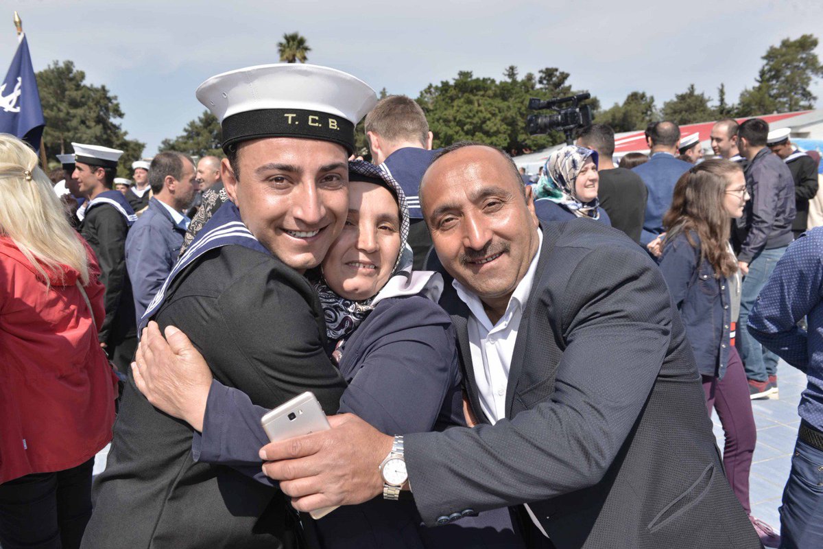 tcsavunma's tweet photo. Deniz Kuvvetleri Komutanlığına tertipli 2019/2 Kısa Dönem celbi erlerin yemin töreni, temel askerlik eğitiminin tamamlanmasını müteakip 05 Nisan 2019 tarihinde Deniz Er Eğitim Alay Komutanlığında ziyaretçilerin de katılımıyla icra edildi.
#MSB #TSK https://t.co/olNeuygegT