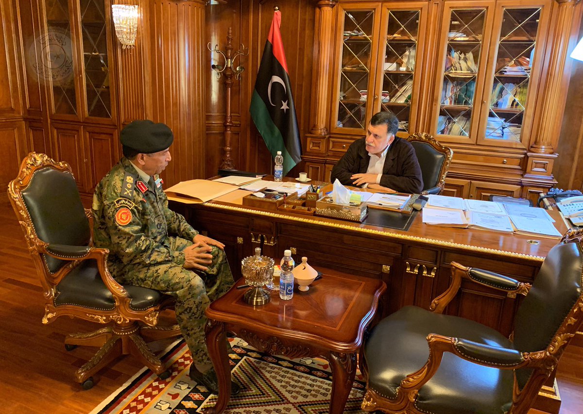 القائد الأعلى للجيش الليبي  يجتمع مع رئيس الأركان العامة facebook.com/16736175528956…