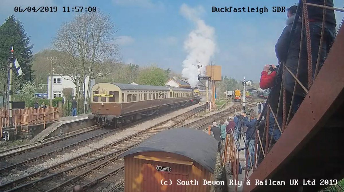 southdevonrly's tweet photo. ...and she's away! The first 4-car auto train to run on our line (or anywhere else for that matter) since the 1970s. #history #steam #railways #GWR #heritage #SDR50 https://t.co/eMd6Gugclx