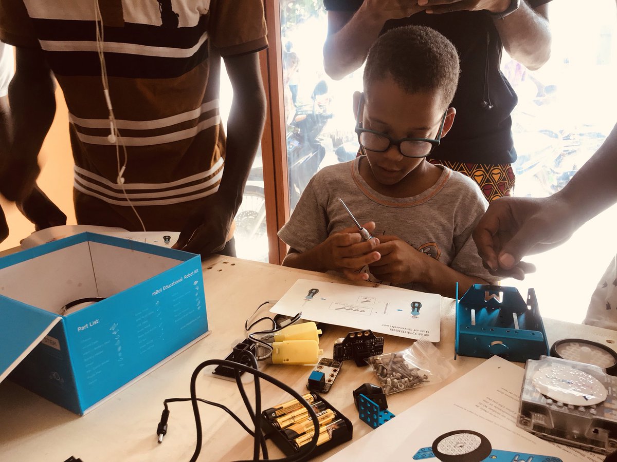 ImpalaEdTech's tweet image. @vidjinnangniG lead #ImpalaEdTech #Parakou est à @IrokoFablab pour un atelier d’initiation à la #robotique. Au programme :
- découverte 
- montage des robots mBot @Makeblock 
- électronique
- programmation 

#EdTech #21centuryskills #digitalskills #playfulLearning #Beninnumerique
