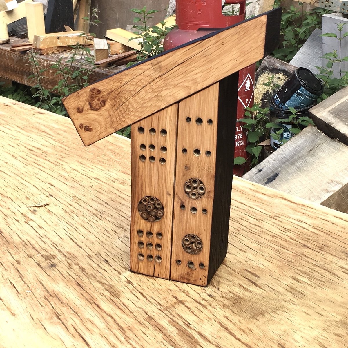 HenBeeGardens's tweet photo. Have you see our Bee hotels and Bird houses  built to last the test of time @EtsyUK 

 https://t.co/gQNjeleTOv

#UKGiftHour #ukgiftam #crafturday #craftbuzz #upcycled #oak #bees https://t.co/ypMAs2udSp
