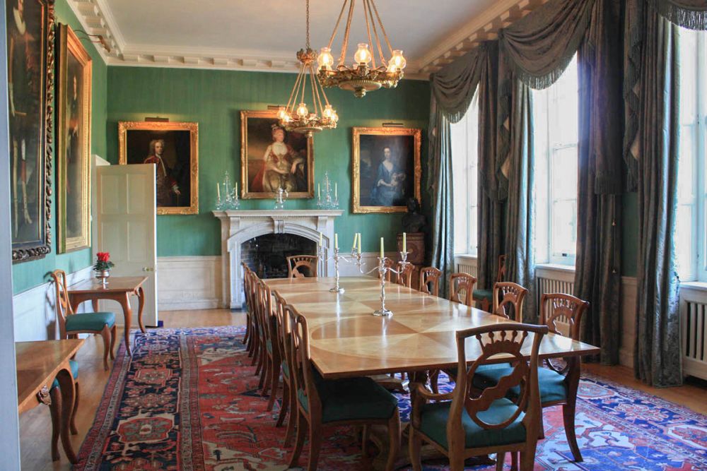LocalityLtd's tweet image. Gorgeous green dining room in Mansion House set in 4,000-acre estate (Basingstoke, Hampshire) Available for film, photoshoot &amp;amp; event hire. Find out more: bit.ly/2TVUK08 #filmmaking #locationscout #location