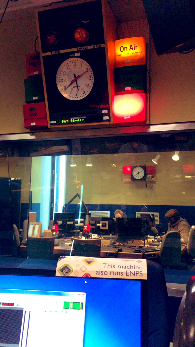 MollyStephens_'s tweet image. 🚗

Neath ➡️ Cardiff
Rugby ➡️ Football
Radio Wales Sport ➡️ #CallRob

📞 03700-100-100
@robphillipshere, @VickiBlight, Nathan Blake, Iwan Roberts.