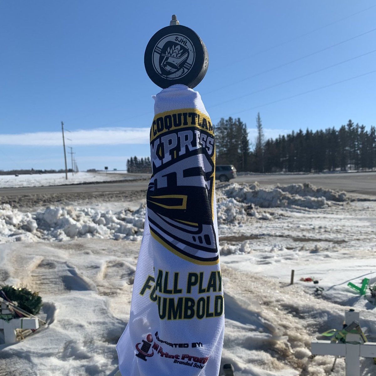 BCHLExpress's tweet photo. A year ago tragedy struck our Junior A family. Those who were lost will never forgotten. #HumboldtStrong
📸 Credit: @Jbruce66 https://t.co/Vg5Dx5Q7vQ