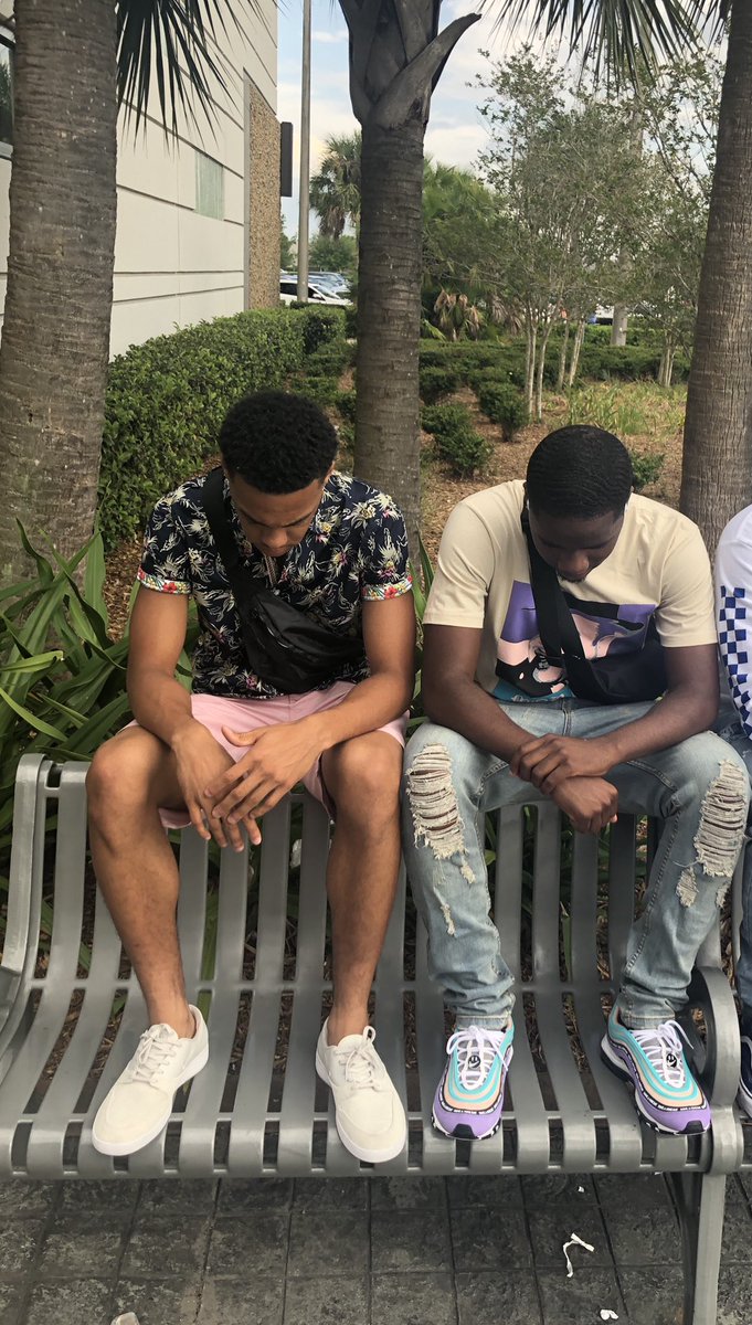 yooamari's tweet photo. Forever Drippin 💧🥶This a lifestyle 💰🤘🏾🤐
#GradBash2k19
#SlightDrip💧🤐 https://t.co/uhU0gxx8bh