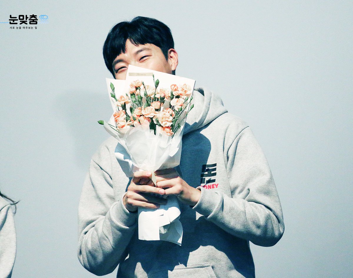 190323 #영화_돈 #돈 무대인사 #류준열 #RyuJunYeol  #柳俊烈
돈 300만! ㅠㅠㅠㅠㅠㅠㅠㅠㅠ 돈 된다! 돈 됐다! 추카추카추!
