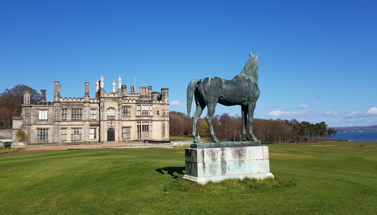 King Tom the racehorse watches over Dalmeny House on Grand National Day #GrandNationalDay #grandnational #SaturdayMotivation #Horses