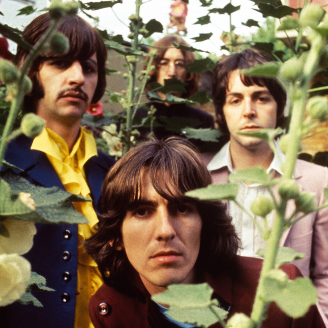 thebeatles's tweet photo. “The thing is, we never believed in Beatlemania, never took the whole thing that seriously, I suppose. That way, we managed to stay sane.” - Paul ➿ https://t.co/BFhJNtk4VL