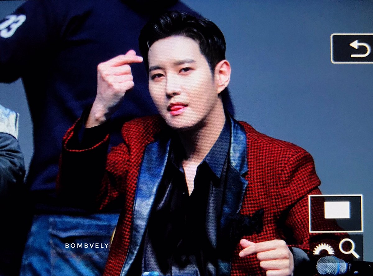 B_BOMBcom's tweet photo. 190406 #비범 #이민혁 #블락비바스타즈 #Help_Me 🤨🌺 https://t.co/wBf3nCcEbC