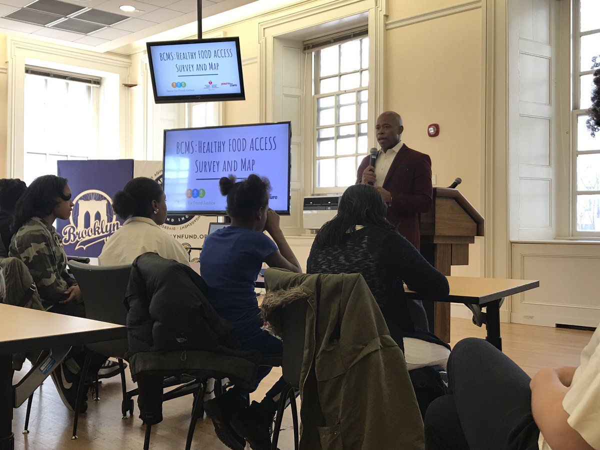 RobinVitale's tweet photo. Thank you @BPEricAdams for supporting the vision of these young @tffjinitiative leaders! @AHANewYorkCity appreciates all you do to advance health in our city. #Hungry4Options https://t.co/SWn7cchoC8