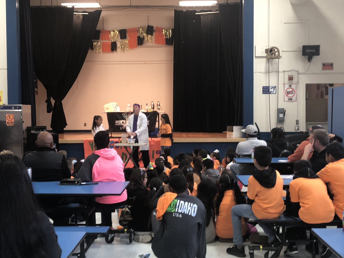 Kicking off Elkhorn STEAM Day with the Science Wizard! <a href="/elkhornvillage/">ElkhornVillage</a> <a href="/WUSDK12/">WUSD</a>