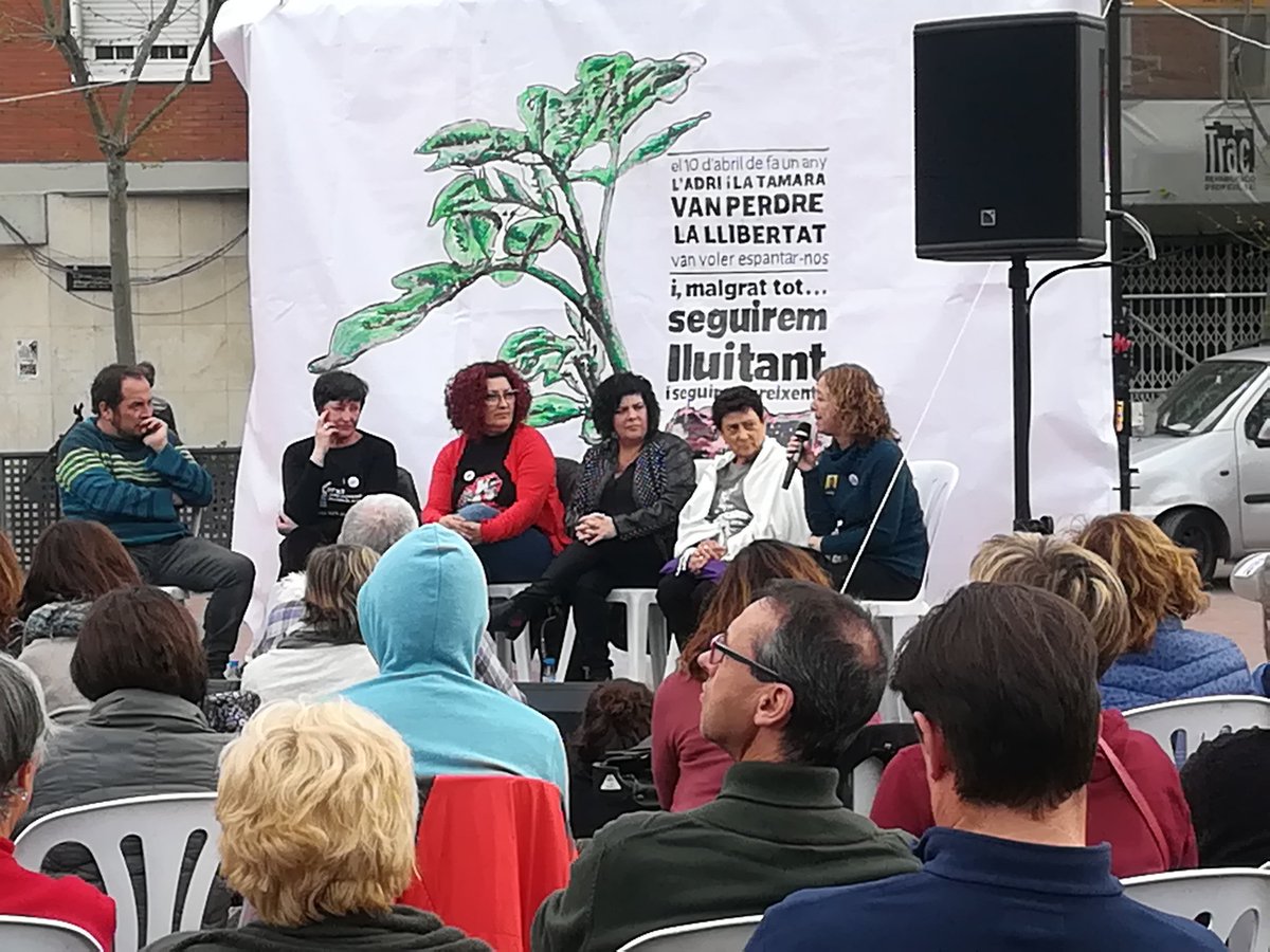 CDR_VdM's tweet photo. El 10 d'abril l'Adri i la Tamara van perdre la llibertat.

Van voler espantar-nos, però aquí ens teniu. Juntes, decidides i desobedients.

Perquè #MalgratTotSeguiremLluitant!

#6ASeguiremLluitant
#AdriEtVolemACasa
#TamaraNoEstàsSola https://t.co/8DgTaRBai2
