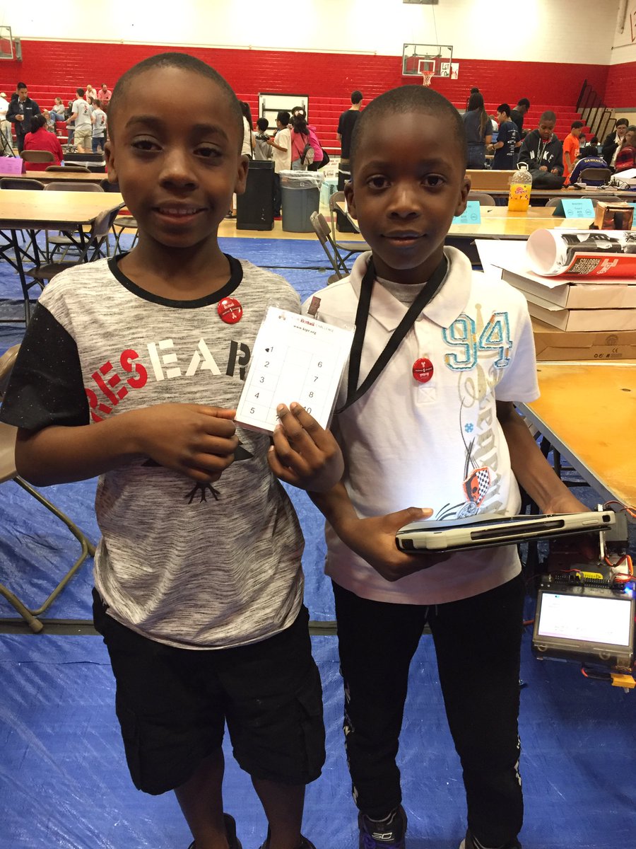 LibrarianDenise's tweet photo. Challenge #1 defeated! #HMQ2nd for the win! @JuniorBotball @BotballRobotics @Dell4Impact  #RoboticsClub @HMQScience https://t.co/ROVJ5CX6uh