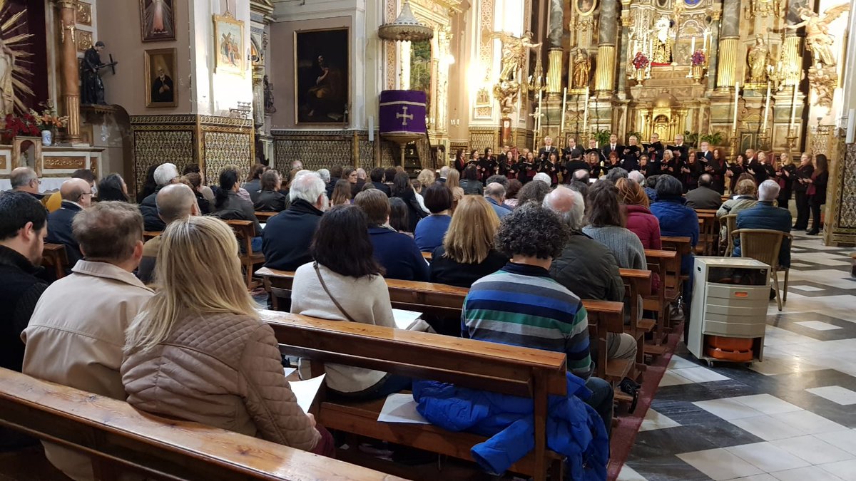 FemasSevilla's tweet photo. La Iglesia de San Alberto llena para escuchar al @corosiarum de Utrera y asistir a la presentación de la obra litúrgica de Francisco de Santiago, a cargo de Herminio González Barrionuevo e Israel Sánchez López #FeMÀS19 https://t.co/cdZvK05WvN