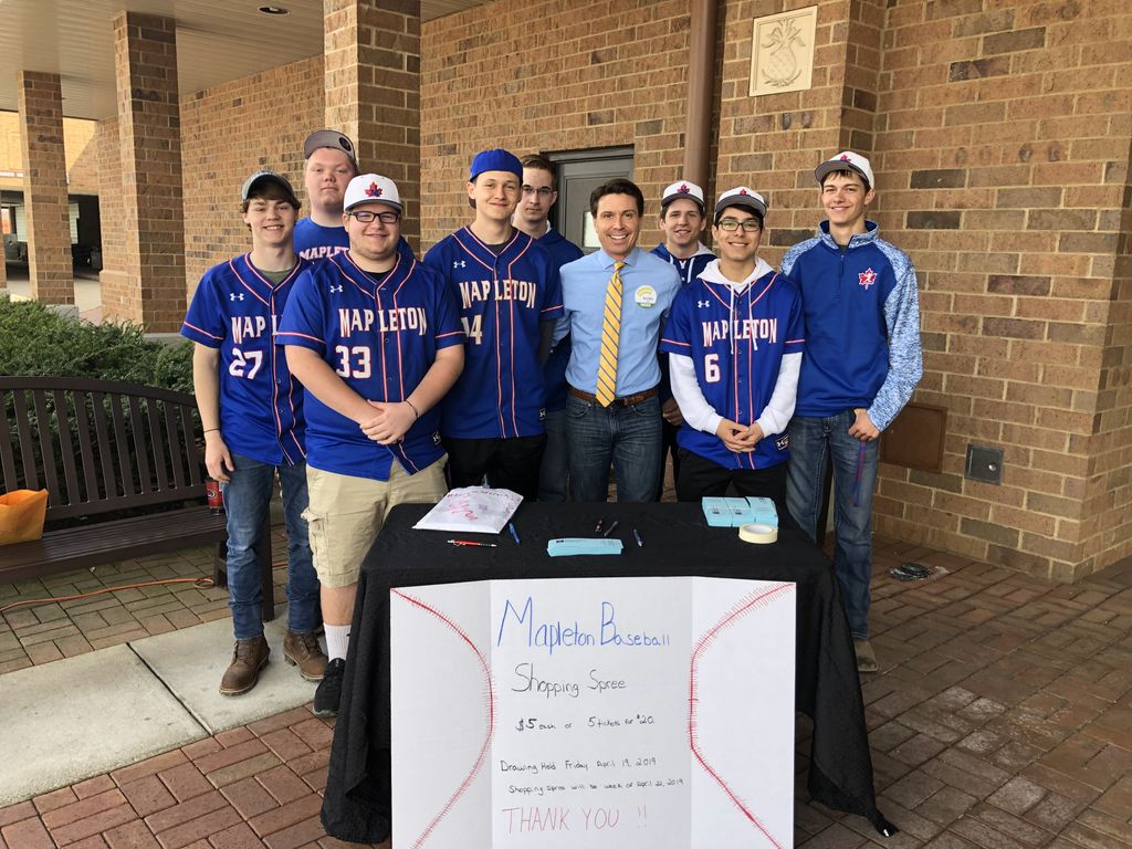 mapletonproud's tweet photo. Ashland’s mayor Matt Miller stopped by to support our baseball team! We’re selling tickets at Buehlers for another few hours #mayormiller #buehlers #mountiesbaseball https://t.co/Pqe1BzN0V7