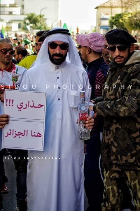 RimasRoka's tweet photo. عقلية الشعب #الجزائري لاهو مصر ولا قطر ولا اليمن ولا ليبيا  اي محاولة تدخل هي انتحار للامارات لاننا سنقل الرعب في اوطانكم ونهدد عرشكم هذا على غرار تشويه صورتكم وسمعتكم عالميااا من خلال جالياتنا بالخارج  الشعب الجزائري واعي وحر لايسهل استحماره كشعوبكم 
#لا_للامارات_بارض_الشهداء https://t.co/dv7pp2bVge